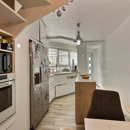 Casa de hóspedes A 2 Pas De Paris *